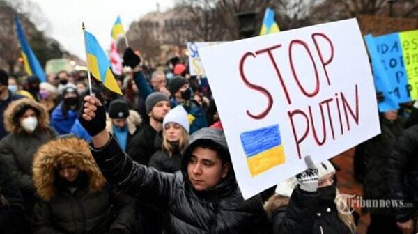 Kesaksian Mahasiswi Amuntai di AS: Massa Setop Perang Rusia-Ukraina Demo Joe Biden