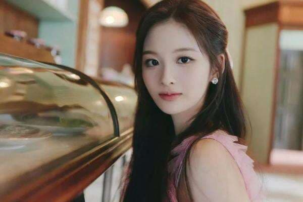 Penggemar K-Pop Puji Sullyoon NMIXX, Sebut Member Girl Group Generasi ke-4 Tercantik Penggemar K-Pop Puji Sullyoon NMIXX, Sebut Member Girl Group Generasi ke-4 Tercantik