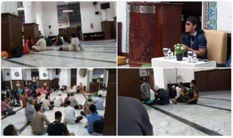 Pengajian Gus Miftah Sepi Jamaah di Masjid Cut Mutia Jakarta Pengajian Gus Miftah Sepi Jamaah di Masjid Cut Mutia Jakarta