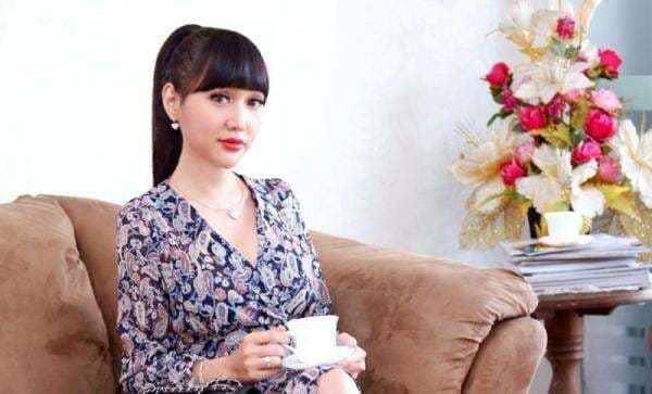 7 Artis Transgender Indonesia, Nomor 6 Ukir Prestasi di Kancah Internasional 7 Artis Transgender Indonesia, Nomor 6 Ukir Prestasi di Kancah Internasional