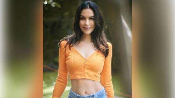 Sophia Latjuba Pakai Crop Top Pamer Perut Langsing, Netizen <i>Insecure</i> Sophia Latjuba Pakai Crop Top Pamer Perut Langsing, Netizen <i>Insecure</i>