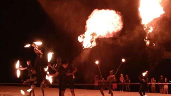 Bikin Adrenalin Naik, Atraksi Api Bar Anak Hantu Jadi Magnet Wisata Pantai Cenang Langkawi Bikin Adrenalin Naik, Atraksi Api Bar Anak Hantu Jadi Magnet Wisata Pantai Cenang Langkawi