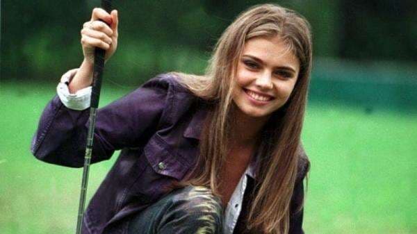5 Potret Cantik Alina Kabaeva yang Diduga Kekasih Gelap Vladimir Putin 5 Potret Cantik Alina Kabaeva yang Diduga Kekasih Gelap Vladimir Putin