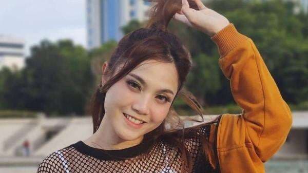 Dara Rafika Pose Pakai Tanktop Dilapisi Jaring-Jaring, Netizen: Makin Hot! Dara Rafika Pose Pakai Tanktop Dilapisi Jaring-Jaring, Netizen: Makin Hot!