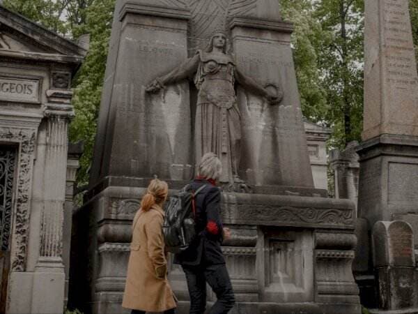 Wisata ke Makam Terbesar di Paris, Ada Kuburan Jim Morrison dan Pohon Permen Karet!