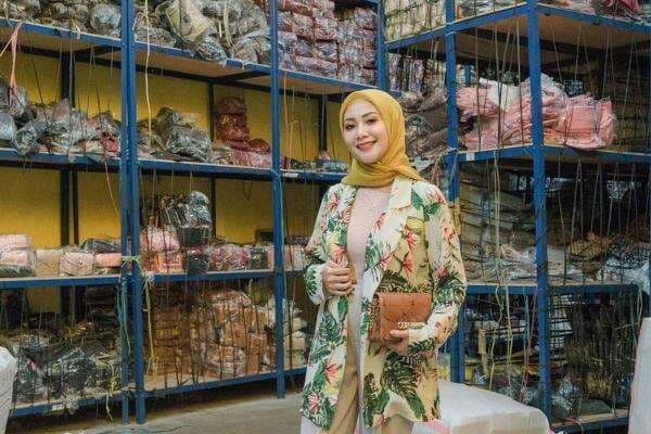 Kisah Delta Hesti, Lahir Miskin, Jadi Pengusaha Sukses Kisah Delta Hesti, Lahir Miskin, Jadi Pengusaha Sukses