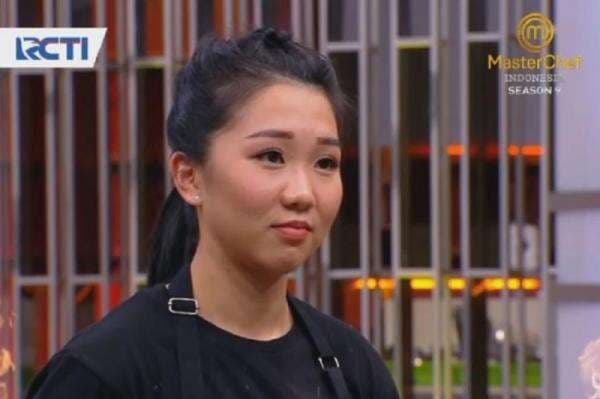 Sajikan Dessert dengan Banyak Kondimen dalam Waktu 30 Menit, Cheryl Dapat Pujian dari Chef Juna Sajikan Dessert dengan Banyak Kondimen dalam Waktu 30 Menit, Cheryl Dapat Pujian dari Chef Juna