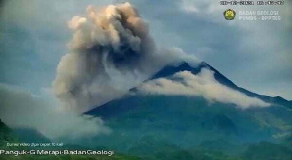 Gunung Merapi Catat Alami 125 Kali Gempa Guguran