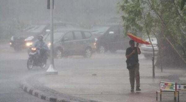 Waspada Potensi Hujan Disertai Petir di Jakarta Pada Siang dan Sore Hari