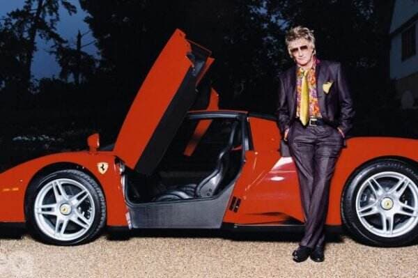 Rod Stewart Perbaiki Jalan Berlubang karena Tak Bisa Dilewati Ferrari Miliknya