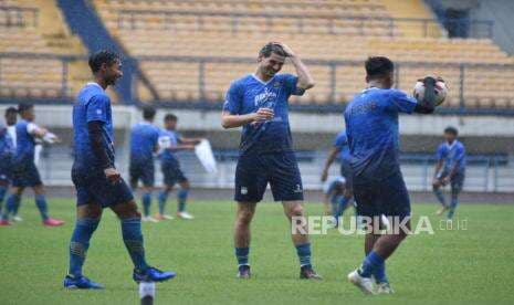 Ridwan Kamil Minta Pemkot Bandung Berikan Stadion GBLA ke Persib