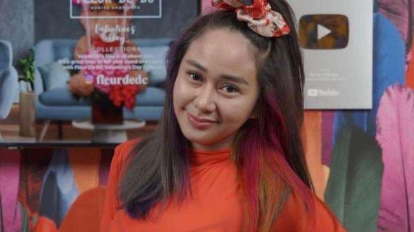 Denise Chariesta Pamer Bra Menerawang, Netizen Justru Sorot Warna Bajunya: Semacam Firasat Denise Chariesta Pamer Bra Menerawang, Netizen Justru Sorot Warna Bajunya: Semacam Firasat