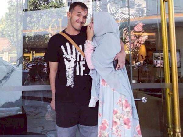 Caisar YKS Bongkar Sikap Almaratu Intan yang Kekang Kebebasannya, Disuruh Cari Duit Caisar YKS Bongkar Sikap Almaratu Intan yang Kekang Kebebasannya, Disuruh Cari Duit