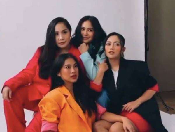Rachel Vennya dan Nagita Slavina Jalani Photoshoot, Ekspresi Gemes Jadi Sorotan Netizen Rachel Vennya dan Nagita Slavina Jalani Photoshoot, Ekspresi Gemes Jadi Sorotan Netizen
