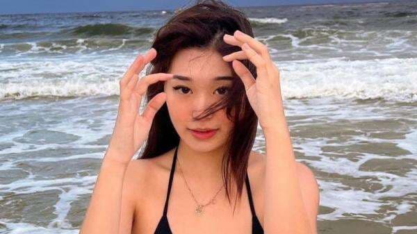 Seksinya Gaya Livy Renata Pakai Bikini Hitam di Pantai, Bikin Jantung Jedag-Jedug! Seksinya Gaya Livy Renata Pakai Bikini Hitam di Pantai, Bikin Jantung Jedag-Jedug!