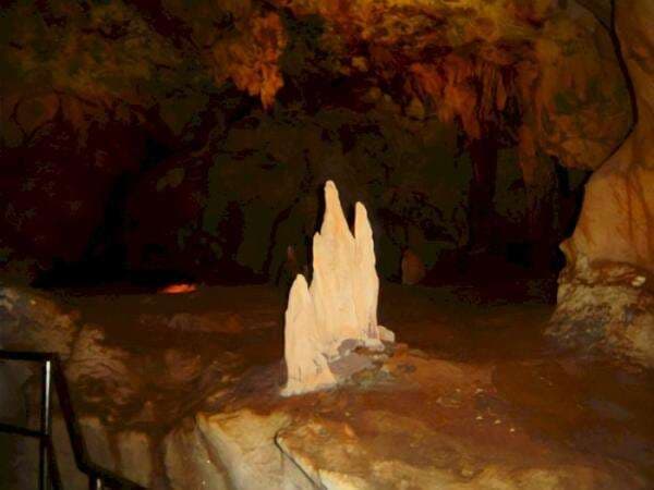 Melihat Indahnya Gua Maharani, Punya Air Suci Bisa Sembuhkan Segala Penyakit Melihat Indahnya Gua Maharani, Punya Air Suci Bisa Sembuhkan Segala Penyakit