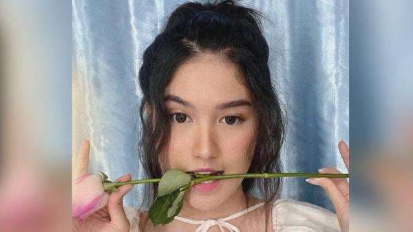 5 Outfit ke Pantai ala Ochi Rosdiana, Eks Member JKT48 yang Makin Cantik! 5 Outfit ke Pantai ala Ochi Rosdiana, Eks Member JKT48 yang Makin Cantik!