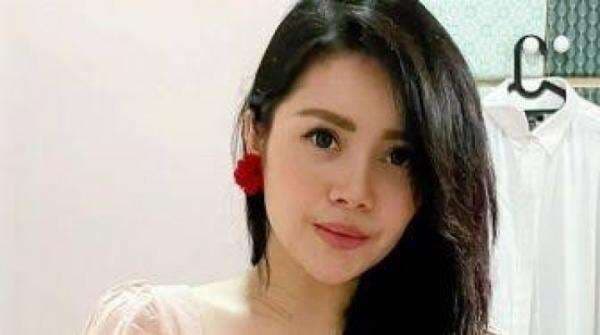 Mawar AFI dan Kakak Susi Latifah Perang di Instagram: Kalau Dulu Kamu Cinta Suamimu dan Anak-anakmu Tidak Akan Seperti Ini Mawar AFI dan Kakak Susi Latifah Perang di Instagram: Kalau Dulu Kamu Cinta Suamimu dan Anak-anakmu Tidak Akan Seperti Ini