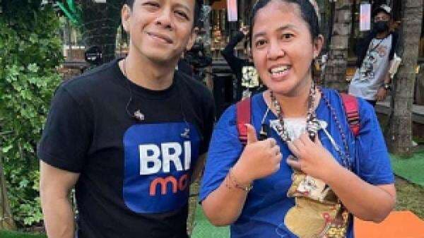Terciduk Foto Bareng Ariel Noah, Mbak Rara si Pawang Hujan Disorot Netizen: Awas! Terciduk Foto Bareng Ariel Noah, Mbak Rara si Pawang Hujan Disorot Netizen: Awas!