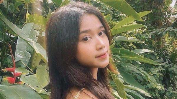 Gaya Seksi Brisia Jodie Pakai Bikini Pink dan Celana Mirip Papan Catur, Gemoy! Gaya Seksi Brisia Jodie Pakai Bikini Pink dan Celana Mirip Papan Catur, Gemoy!