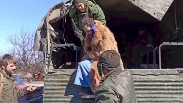Pasukan Ukraina Tertangkap Mencoba Melarikan Diri dari Mariupol Mengenakan Pakaian Wanita