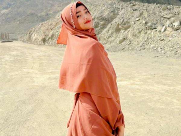 Foto Fuji di Mekkah Dibilang Mirip Dewi Zuhriati, Uti Bakal Mengembang seperti Oma Gala? Foto Fuji di Mekkah Dibilang Mirip Dewi Zuhriati, Uti Bakal Mengembang seperti Oma Gala?