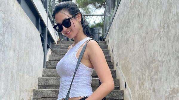 5 Outfit ke Pantai ala Sylvia Fully, Hot Mommy Mantan Istri Bos Migas 5 Outfit ke Pantai ala Sylvia Fully, Hot Mommy Mantan Istri Bos Migas