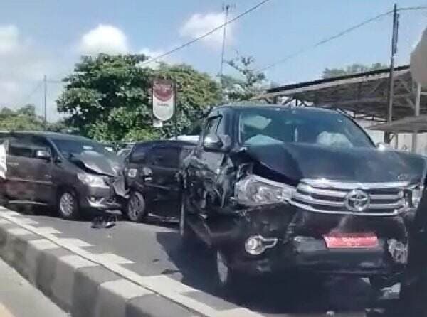 Terungkap! Kronologis Lengkap Tabrakan Beruntun Mobil Mewah di Banjarbaru