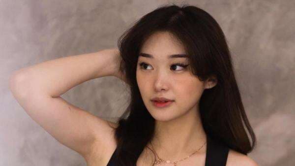 Livy Renata Pose Pakai Bra Pamer Ketiak Mulus, Netizen: Lalat Nemplok Bisa Kepleset! Livy Renata Pose Pakai Bra Pamer Ketiak Mulus, Netizen: Lalat Nemplok Bisa Kepleset!