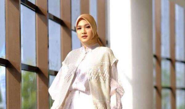 Biodata dan Agama Cut Syifa, Artis Tomboy yang Kini Mantap Berhijab Biodata dan Agama Cut Syifa, Artis Tomboy yang Kini Mantap Berhijab