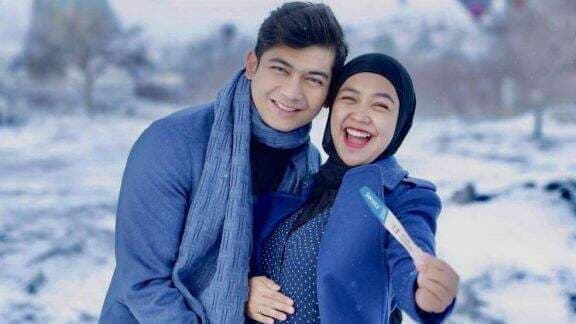 Sempat Pukuli Perut Sendiri Saat Baru Hamil, Ria Ricis Kini Pilih Menerima dengan Bahagia: Maaf ya Kemarin… Sempat Pukuli Perut Sendiri Saat Baru Hamil, Ria Ricis Kini Pilih Menerima dengan Bahagia: Maaf ya Kemarin…