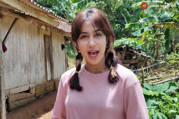 Viral! Perempuan Cantik Keturunan Palestina Tinggal di Sukabumi, Hidup Sederhana di Desa Viral! Perempuan Cantik Keturunan Palestina Tinggal di Sukabumi, Hidup Sederhana di Desa