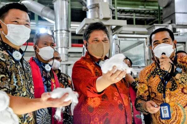 Menko Airlangga Resmikan Investasi Baru Pabrik Kertas RAPP di Riau