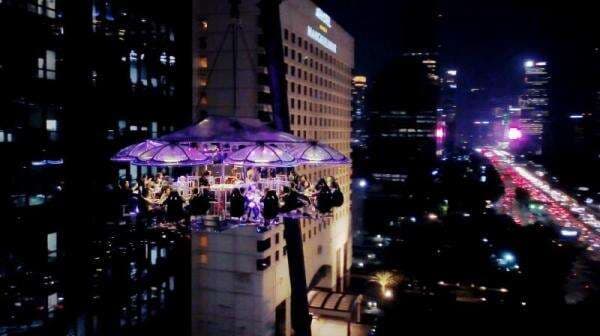 5 Fakta Lounge In The Sky Indonesia, Restoran Melayang yang Lagi Viral di Jakarta 5 Fakta Lounge In The Sky Indonesia, Restoran Melayang yang Lagi Viral di Jakarta