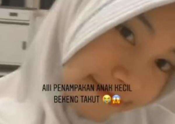 Viral Perawat Cantik Lagi Asyik Selfie Diganggu Sosok Misterius, Larinya Secepat Kilat Viral Perawat Cantik Lagi Asyik Selfie Diganggu Sosok Misterius, Larinya Secepat Kilat