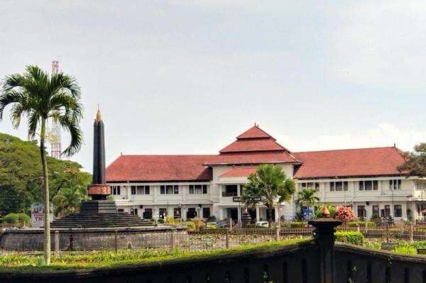 Menilik Sejarah Balai Kota Malang yang Berulang Tahun ke-108, Warisan Kemegahan Arsitektur Belanda Menilik Sejarah Balai Kota Malang yang Berulang Tahun ke-108, Warisan Kemegahan Arsitektur Belanda