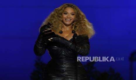 Beyonce Jadi Orang Pertama di Dunia yang Pakai Kalung Berlian `Tak Ternilai`