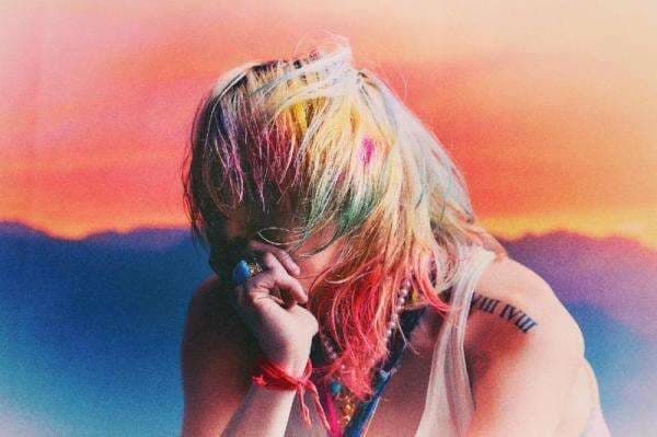 G Dragon BIG BANG Pamer Warna Rambut Baru Jelang Comeback, Netizen: Raja Telah Kembali! G Dragon BIG BANG Pamer Warna Rambut Baru Jelang Comeback, Netizen: Raja Telah Kembali!