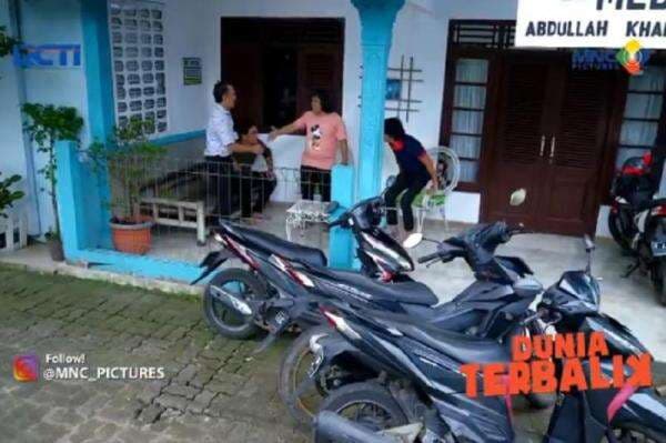 Sinopsis Dunia Terbalik 5 April 2022: Idoy Ingin Jadi Guru Ngaji Warga Ciraos, Dadang Tak Setuju Sinopsis Dunia Terbalik 5 April 2022: Idoy Ingin Jadi Guru Ngaji Warga Ciraos, Dadang Tak Setuju