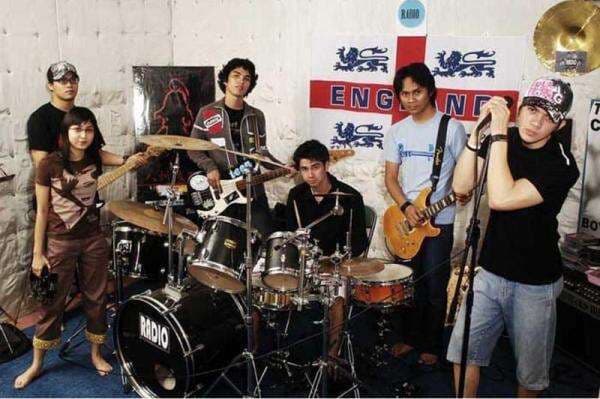 Raffi Ahmad Unggah Foto Ngeband di Masa Lalu, Netizen: Itu Kayak Ada Aldi Taher Raffi Ahmad Unggah Foto Ngeband di Masa Lalu, Netizen: Itu Kayak Ada Aldi Taher