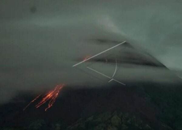 Gunung Merapi Luncurkan 13 Guguran Lava Pijar Sejauh 1,8 Km