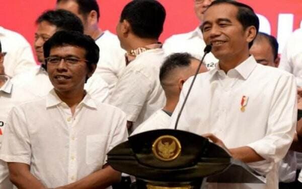 Soal Isu Jokowi 3 Periode, Adian: Kenapa yang Didemo Jokowi?