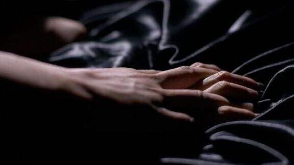 Astaga! Ternyata Ini Alasan Wanita Lebih Suka Matikan Lampu Saat Hubungan Seks dengan Pasangan Astaga! Ternyata Ini Alasan Wanita Lebih Suka Matikan Lampu Saat Hubungan Seks dengan Pasangan