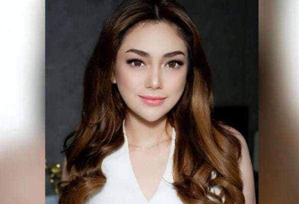 Perjalanan Cinta Celine Evangelista, dari Pacaran dengan Bule hingga 2 Kali Bercerai Perjalanan Cinta Celine Evangelista, dari Pacaran dengan Bule hingga 2 Kali Bercerai