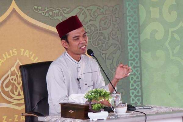 Hukum Chatting dengan Lawan Jenis dalam Islam, Simak Penjelasan Ustadz Abdul Somad Hukum Chatting dengan Lawan Jenis dalam Islam, Simak Penjelasan Ustadz Abdul Somad