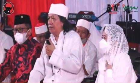 Cak Nun Ceramah di Markas PDIP: Saya Dianggap Memusuhi Megawati, Tapi Sama Setan tidak Dipermusuhkan