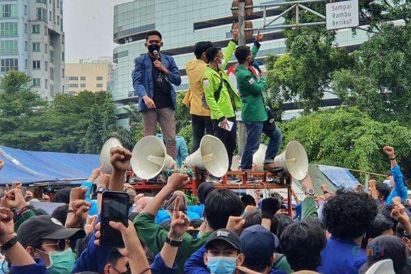 Nekat Ramaikan Demo Mahasiswa, 5 Pelajar STM Diciduk Polisi Nekat Ramaikan Demo Mahasiswa, 5 Pelajar STM Diciduk Polisi
