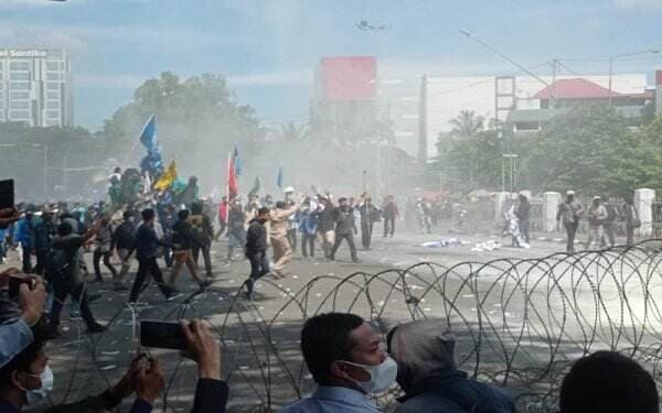 Aksi 11 April di Palembang Diwarnai Kericuhan, Mahasiswa Ancam Aksi Lanjutan
