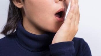 5 Tips Mudah Atasi Bau Mulut saat Puasa