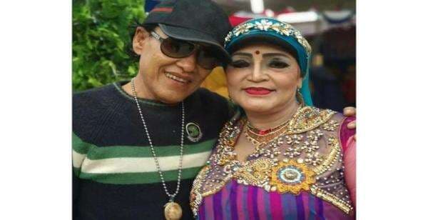 Detik-Detik Terakhir Penyanyi Dangdut Senior Ona Sutra Meninggal, hanya Ditemani Anak Bungsu Detik-Detik Terakhir Penyanyi Dangdut Senior Ona Sutra Meninggal, hanya Ditemani Anak Bungsu